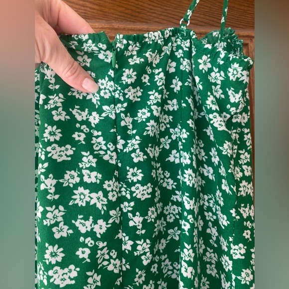 Green sundress w adjustable straps, zip back. Front slit-not lined. Size L - Picture 3 of 3